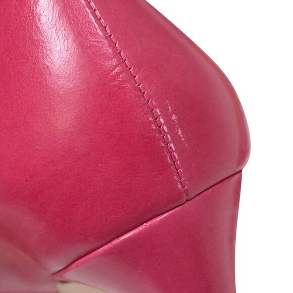 Roger Vivier Trompette Buckle Detail Pumps in Pink Calfskin Leather - Picture 2 of 10